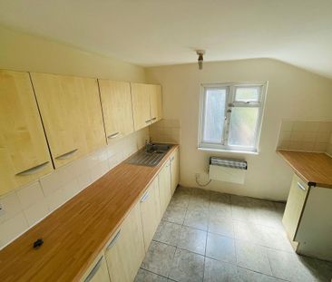 Spacious first floor flat with private entrance into living room, s... - Photo 6