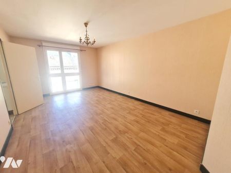 APPARTEMENT au 1er étage _ A LOUER _ MONTOIRE/ LOIR ( 41800)_ Libre sous 10 jours - Photo 2