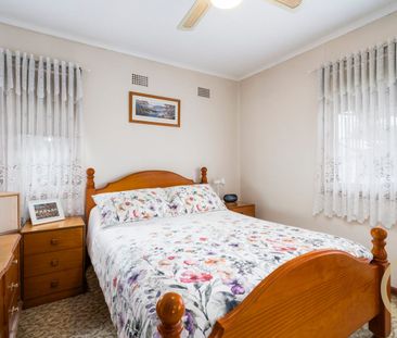 CLOSE TO SCHOOLS & SHOPPING CENTRE - Photo 2