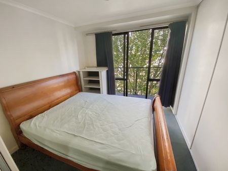 CITY CENTRE - Studio Apartment - Available NOW! - Photo 2