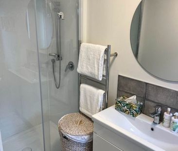 Modern Two-Bedroom Retreat in Prestigious St Heliers - Photo 5