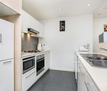 Elegant Apartment, Convenient location and Comfortable Living. - Photo 4