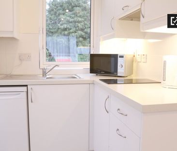 Sunny studio apartment for rent in Rathgar, Dublin - Photo 5