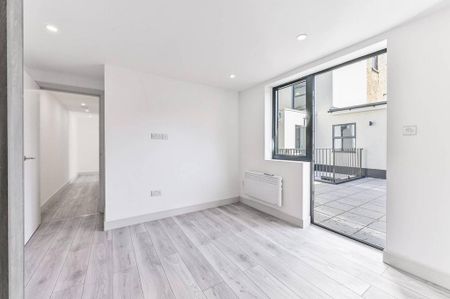 3 bedroom flat to rent - Photo 5