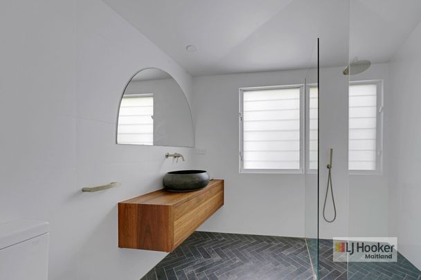 Charming Riverside Home in Horseshoe Bend, Maitland! - Photo 1