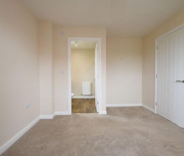 4 bedroom detached house to rent - Photo 3