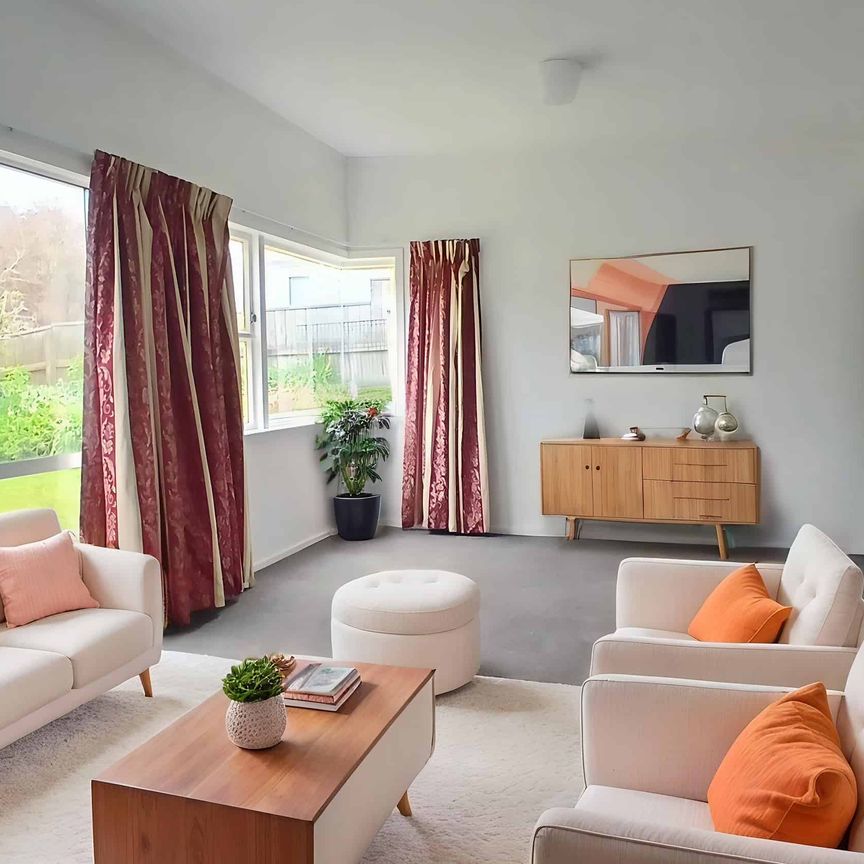 LARGE 4 BEDROOM HOME - Photo 1