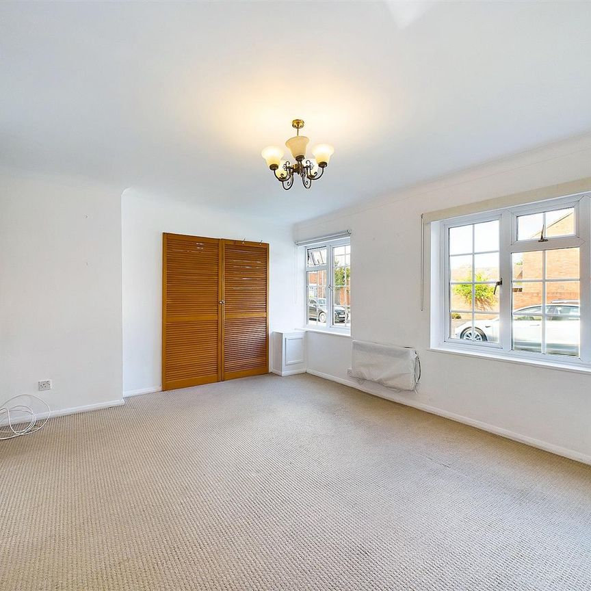 Abbotsmede Close Strawberry Hill, Twickenham - 1 bedroomProperty for lettings - Chasebuchanan - Photo 1