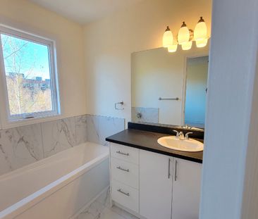 For Lease - 172 Parkrose Private, Orleans - Cumberland and Area, On... - Photo 2