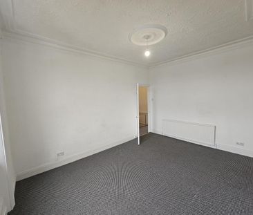 3 bedroom flat to rent - Photo 6
