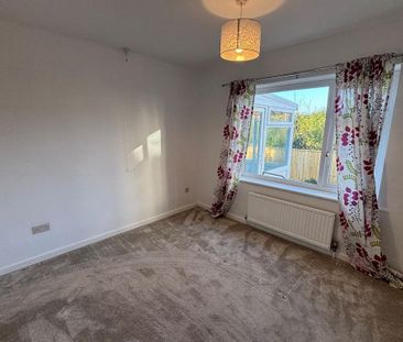 3 bedroom detached bungalow to rent - Photo 3