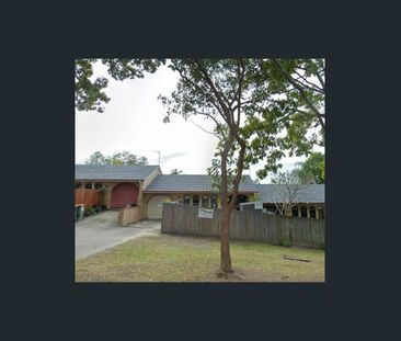 Charming & Renovated 2-Bedroom Unit with Private Yard – Water Included - Photo 1