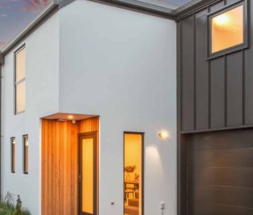 Contemporary Urban Living with Style and Comfort - Photo 5