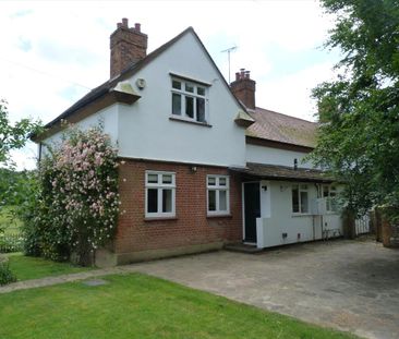 A charming two-bedroom cottage at the heart of the Gorhambury Estat... - Photo 1