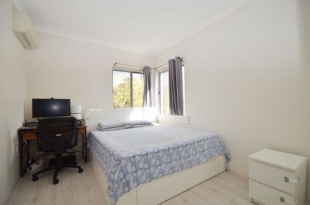 Conveniently Situated near Wentworthville Train Station&excl;&excl;&excl;&excl; - Photo 2