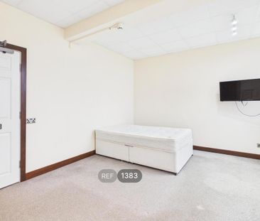 1 bedroom hotel room to rent - Photo 3