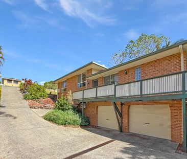 Beautifully Presented Three Bedroom Home in Prime Location - Photo 4