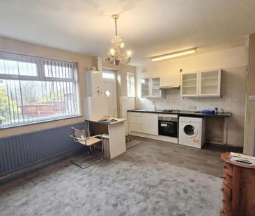 3 bedroom end of terrace house to rent - Photo 5