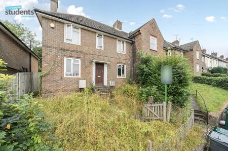 5 bedroom semi-detached house to rent - Photo 3