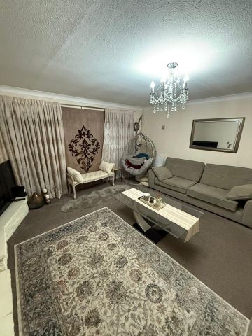 3 Bed End Terrace, Fulmead Road, RG30 - Photo 4