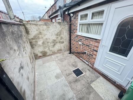 4 bedroom terraced house to rent - Photo 2