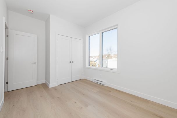 For Lease - 319 Shakespeare Street Unit# 8, Vanier and Kingsview Park, Ontario - Photo 1