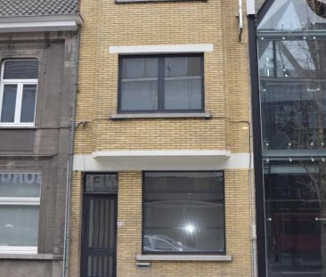 Ruime woning nabij Sint-Amandsplein, vlot bereikbaar - Photo 2