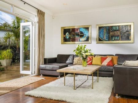 Greenhithe, 2 Oscar Road - Photo 3