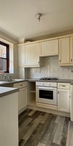 2 bedroom Semi-Detached House to let - Photo 3