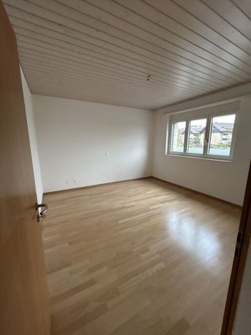 Bright and spacious apartment right next to the Ins train station - Photo 3