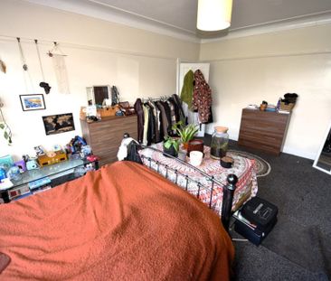 2 bedroom Flat in Otley Road, Leeds - Photo 5