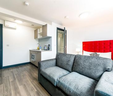 1 bedroom in a flat share to rent - Photo 4