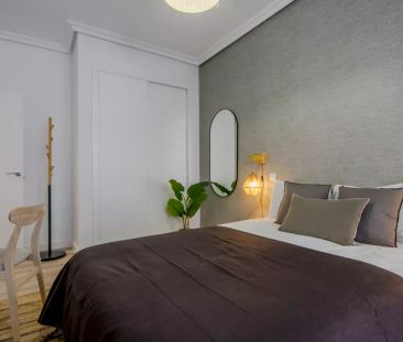 Rooms for rent in 5-bedroom apartment in Latina - Photo 4