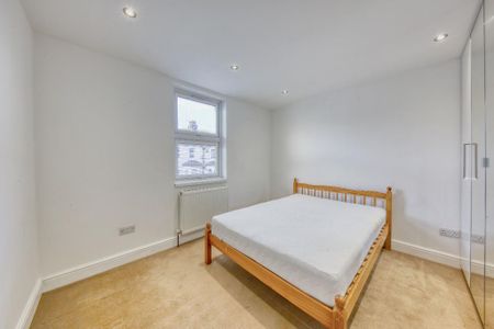 4 bedroom semi-detached house to rent - Photo 2