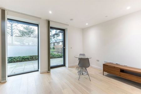 Rendal Way, London, E16 ground floor flat to rent - Photo 3