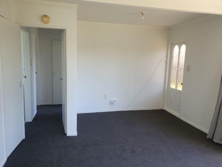 Tidy two bedroom unit with open plan kitchen, lounge and dining. - Photo 5