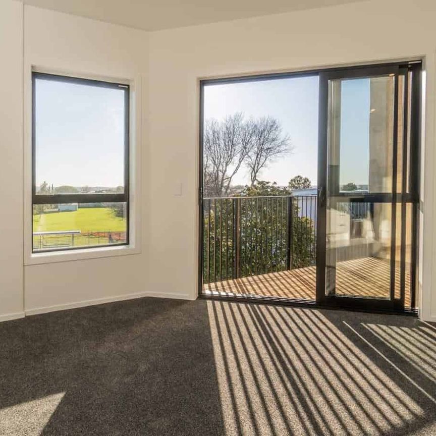 Near New Apartment Built To Perfection - Waterview - Photo 1