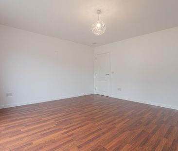 4 bedroom detached house to rent - Photo 2