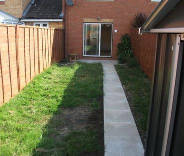 2 bedroom property to rent - Photo 1
