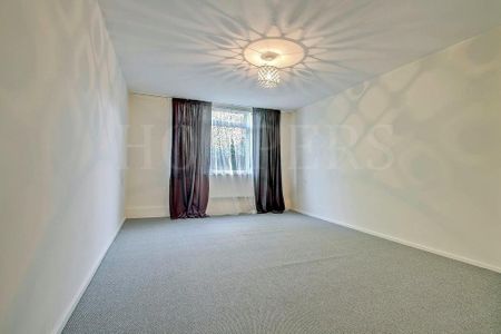 3 bedroom semi-detached bungalow to rent - Photo 4
