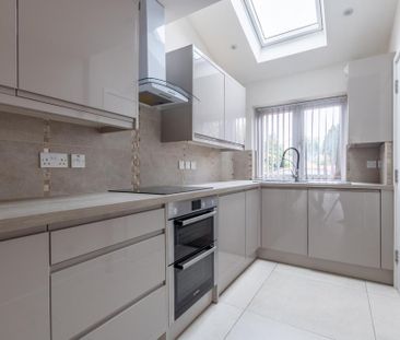 2 bedroom end of terrace house to rent - Photo 3