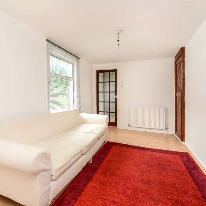 Price £4,250 pcm - Available 14/04/2026 - Part Furnished - Photo 1