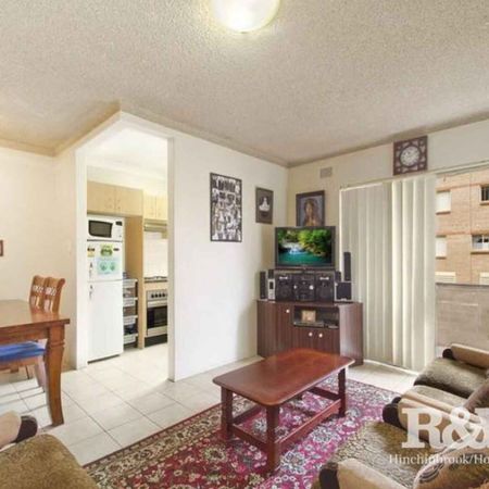 Charming 2-Bedroom Unit in Fairfield - Photo 4