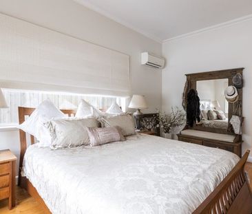 Stunning Family Home Renovated to Perfection! - Photo 1