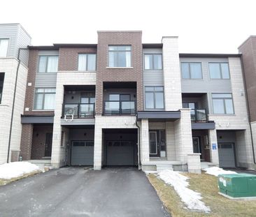 For Lease - 251 Vivant Street, Newmarket, Ontario - Photo 6