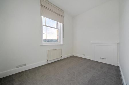 4 bedroom detached house to rent - Photo 2