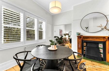 St Kilda East - Photo 2