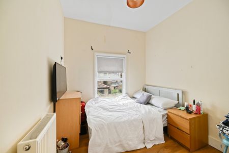 4 Bed Terraced House, Chingford Road, E17 - Photo 4