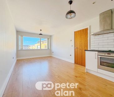 Falcon Drive, Cardiff Bay, Cardiff - Photo 2