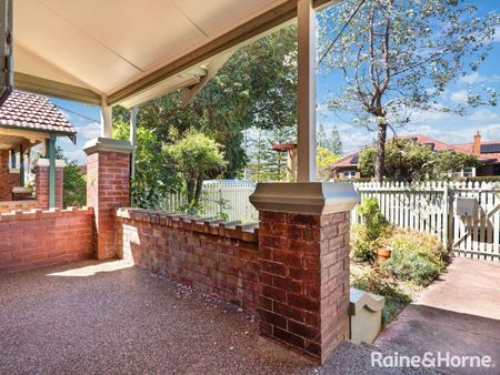 Stunning 2-bedroom duplex - Photo 2